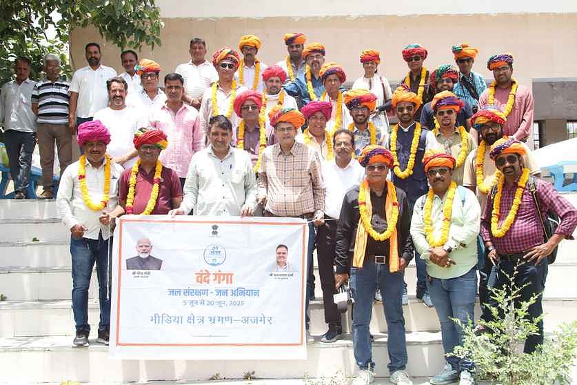 जल संरक्षण एवं चरागाह विकास कार्यों का मीडियाकर्मियों ने किया अवलोकन