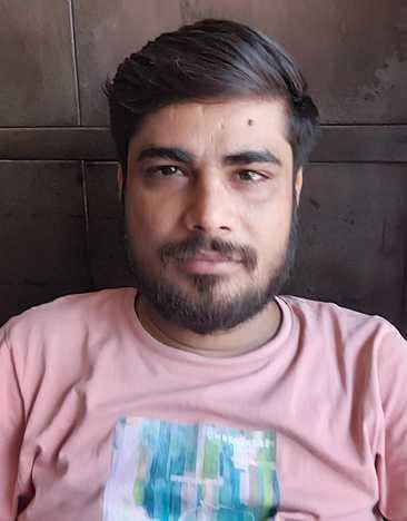 निघासन रोड पर पुलिया निर्माण के दौरान निकलते वाहन। संवाद निघासन रोड पर पुलिया निर्माण के दौरान निकलते वाहन। संवाद