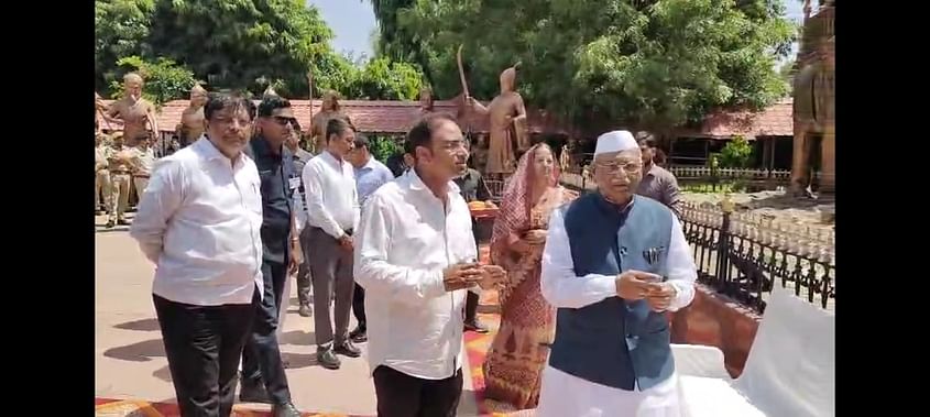 राज्यपाल ने हल्दीघाटी की पवित्र मिट्टी से तिलक लगाकर वीर  शिरोमणि महाराणा प्रताप को श्रद्धांजलि