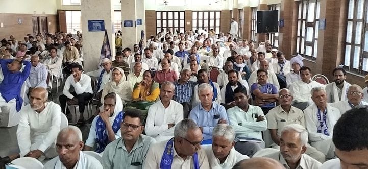 07जेएनडी25: पत्रकार वार्ता के दौरान संगठन की बैठक के बारे में जानकारी देते हुए बसपा के राष्ट्री 07जेएनडी25: पत्रकार वार्ता के दौरान संगठन की बैठक के बारे में जानकारी देते हुए बसपा के राष्ट्री