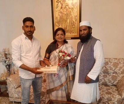 फोटो 03- सोनीपत के गांव रसोई स्थित मदीना मस्जिद में नमाजियों को ईद-उल-अजहा (बकरीद) पर्व का महत फोटो 03- सोनीपत के गांव रसोई स्थित मदीना मस्जिद में नमाजियों को ईद-उल-अजहा (बकरीद) पर्व का महत