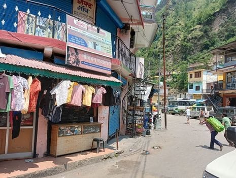 हाट बाजार: आत्मा राम शर्मा। हाट बाजार: आत्मा राम शर्मा।