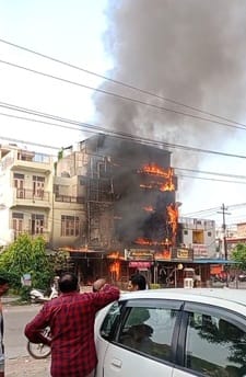 सुनील कैथवास....शास्त्रीनगर में लगी आग, रेस्टोरेंट संचालक।