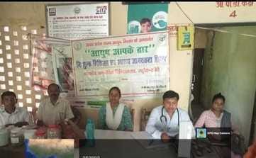 जिला अस्पताल में पर्चा बनवाने के लिए लगी लोगों की लाइन। संवाद जिला अस्पताल में पर्चा बनवाने के लिए लगी लोगों की लाइन। संवाद