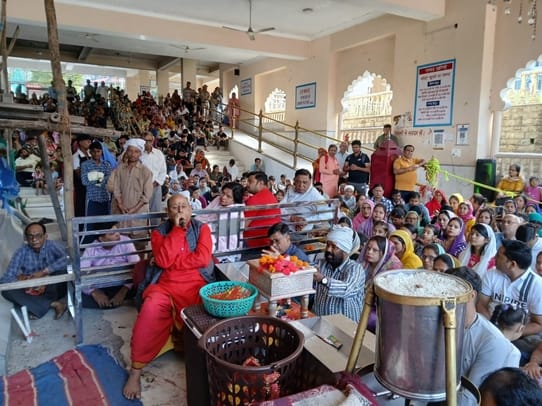 ज्वालामुखी मंदिर में रविवार को उमड़ी आस्था का सैलाब। संवाद ज्वालामुखी मंदिर में रविवार को उमड़ी आस्था का सैलाब। संवाद