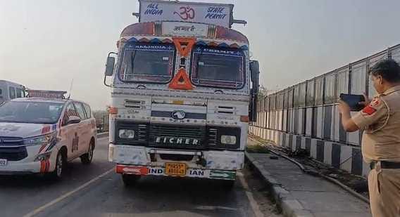 A Truck Hit The Bike Of Two Friends, One Died - Ambala News - Ambala News:दो  दोस्तों की बाइक को ट्रक ने मारी टक्कर, एक की मौत