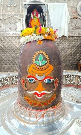 भस्म आरती मे ऐसे सजे महाकाल