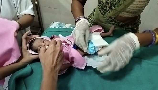 नवजात बच्ची नवजात बच्ची