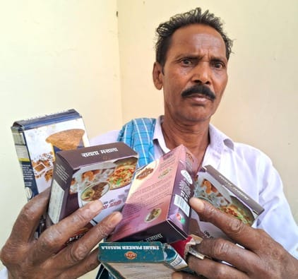 उझानी में शादी समारोह में खाना खाने के बाद निजी अस्पताल में भर्ती बराती। उझानी में शादी समारोह में खाना खाने के बाद निजी अस्पताल में भर्ती बराती।