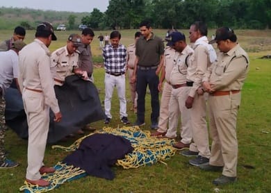 भोपाल वन विभाग की टीम ने घायल टाइगर को रेस्क्यू कर बाहर निकाला
