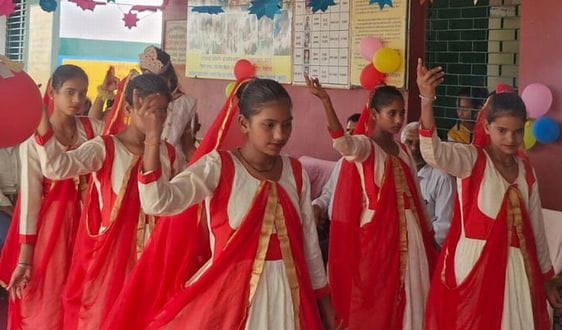 राजकीय इंटर काॅलेज गाभ्याई में समर कैंप में योग क्रिया करतीं बालिकाएं। संवाद राजकीय इंटर काॅलेज गाभ्याई में समर कैंप में योग क्रिया करतीं बालिकाएं। संवाद