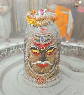 ऐसे हुई भस्म आरती