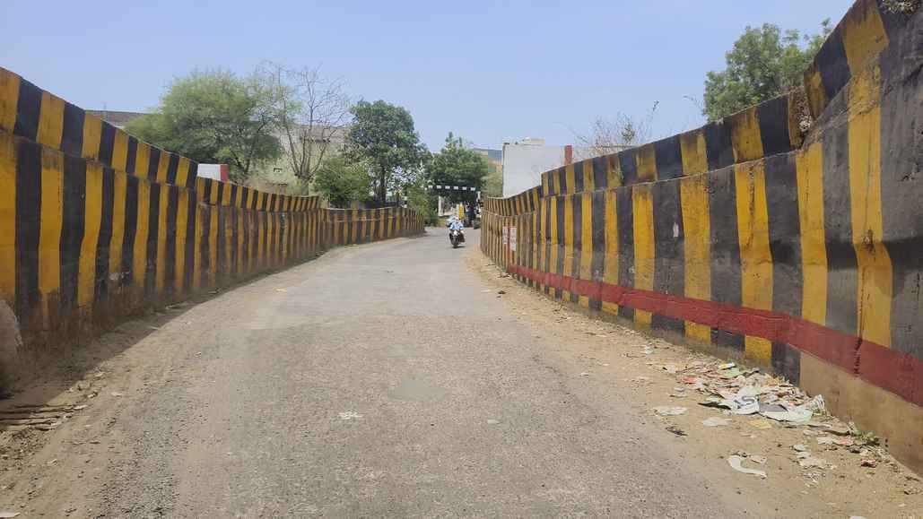 मुरली रोड पर अंडरब्रिज बना रहता है परेशानी का कारण