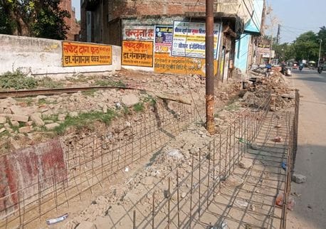 सिराथू कस्बे के धाता रोड में बजबजाती नाली। संवाद सिराथू कस्बे के धाता रोड में बजबजाती नाली। संवाद