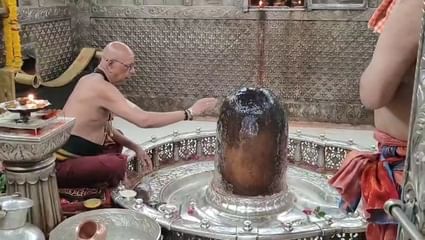 ऐसे हुआ अनुष्ठान।