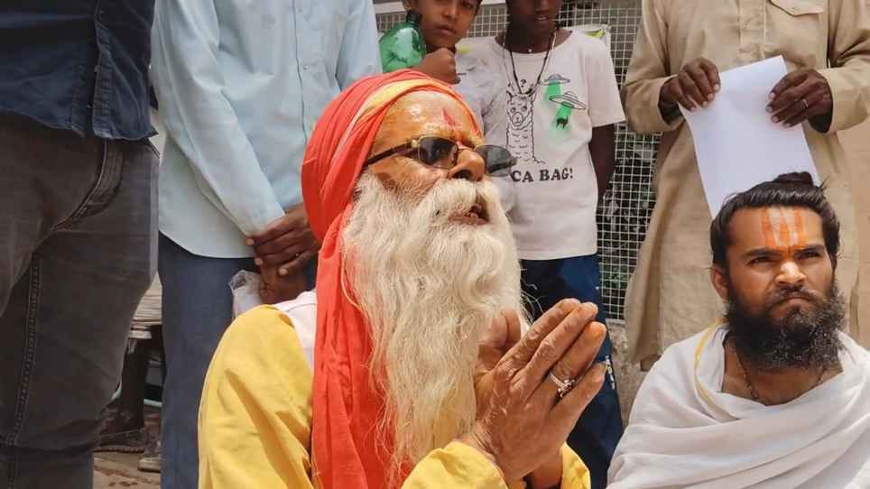 छतरपुर में बोले महंत इस्लाम धर्म कर लूंगा कुबूल।