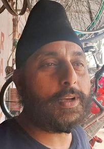 हिमांशु,दुकानदार