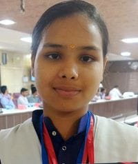 कलक्ट्रेट में मेधावियों को सम्मानित करते सदर विधायक व डीएम। संवाद कलक्ट्रेट में मेधावियों को सम्मानित करते सदर विधायक व डीएम। संवाद