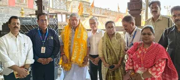 महाकाल के दर्शन करते केंद्रीय मंत्री