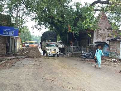 पीलीभीत-माधोटांडा मार्ग पर पुलिया निर्माण के लिए किया गया डायवर्जन स्रोत : राहगीर पीलीभीत-माधोटांडा मार्ग पर पुलिया निर्माण के लिए किया गया डायवर्जन स्रोत : राहगीर
