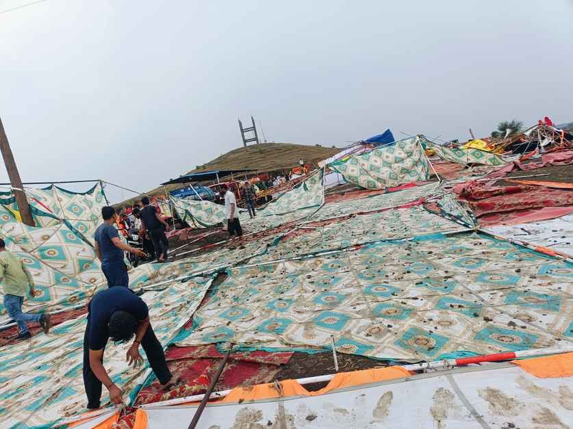 तेज हवाओ के साथ हुई बारिश