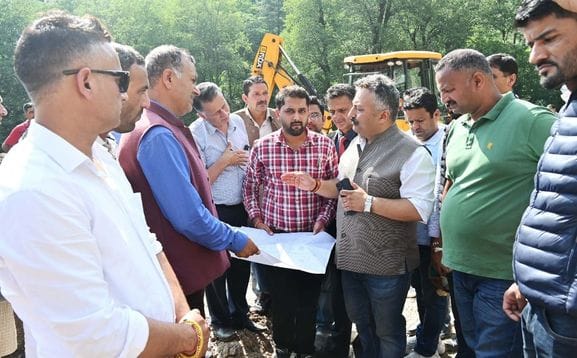 केंद्रीय माध्यमिक पाठशाला पुजारली-4 के नवनिर्मित भवन का का उद्धघाटन करते शिक्षा मंत्री रोहित ठ केंद्रीय माध्यमिक पाठशाला पुजारली-4 के नवनिर्मित भवन का का उद्धघाटन करते शिक्षा मंत्री रोहित ठ