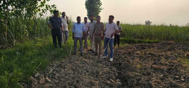 खेत में मिले बाघिन के पगचिह्न। स्रोत विभाग खेत में मिले बाघिन के पगचिह्न। स्रोत विभाग