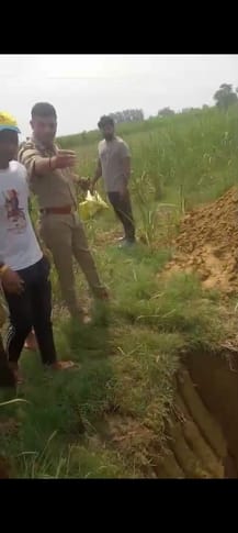 भावनपुर थाना के पचगांव अमर सिंह पटटी गांवडी मे गौवंश के अवशेष की मिलने की सूचला पर पहुंची पुलिस