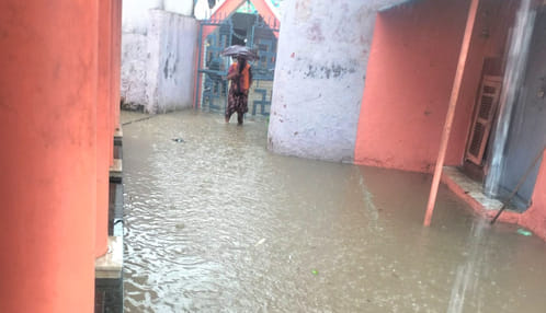 सहारनपुर की पॉश कॉलोनी मिशन कंपाउंड में भरा बरसात का पानी सहारनपुर की पॉश कॉलोनी मिशन कंपाउंड में भरा बरसात का पानी
