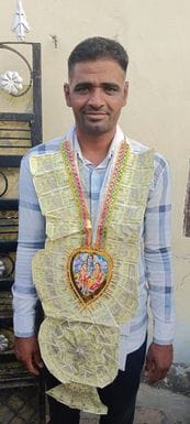 15जेएनडी40: कुलदीप थुआ गांव का सरपंच। संवाद