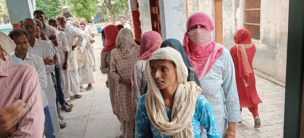 15जेएनडी40: कुलदीप थुआ गांव का सरपंच। संवाद