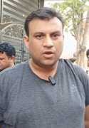 अंबाला छावनी के वार्ड नंबर 14 न्यू जनकपुरी मे जलभराव के बीच निकलती महिला। सोशल मीडिया 