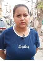 अंबाला छावनी के वार्ड नंबर 14 न्यू जनकपुरी मे जलभराव के बीच निकलती महिला। सोशल मीडिया 