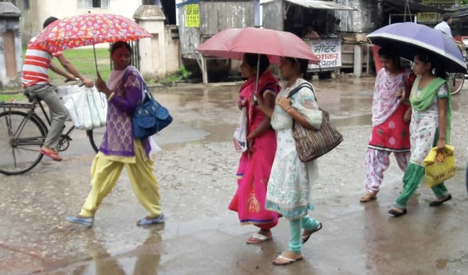 अलीगंज के कोरियाना मोहल्ला के रास्ते पर भरा गंदा पानी। संवाद अलीगंज के कोरियाना मोहल्ला के रास्ते पर भरा गंदा पानी। संवाद