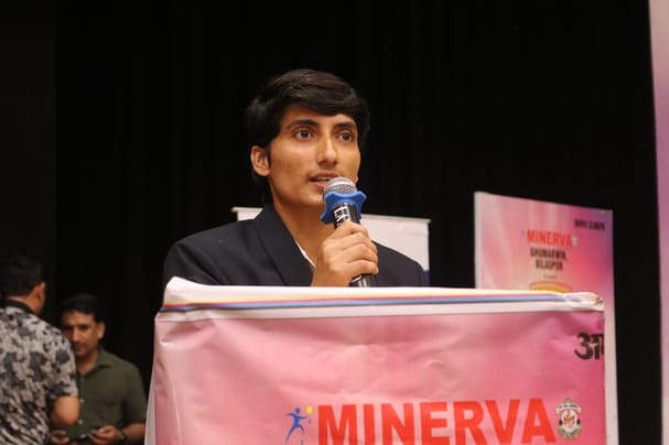 बिलासपुर में आयोजित भविष्य ज्योति सम्मान समारोह में भाग लेने वाले मेधावी बच्चे और गणमान्य। संवा बिलासपुर में आयोजित भविष्य ज्योति सम्मान समारोह में भाग लेने वाले मेधावी बच्चे और गणमान्य। संवा