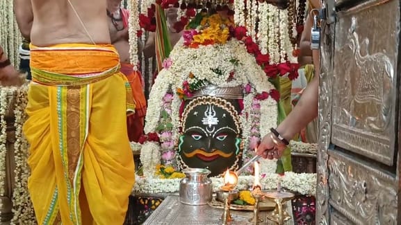 मोगरे से हुआ श्रृंगार