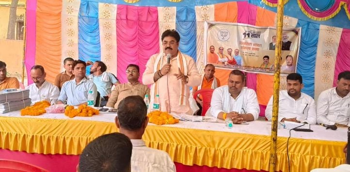 सिरासौल में आयोजित कार्यक्रम में बोलते विधायक हरीश शाक्य। संवाद