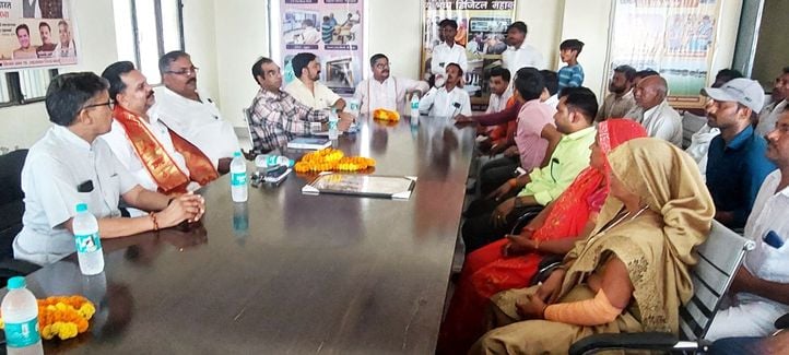 सिरासौल में आयोजित कार्यक्रम में बोलते विधायक हरीश शाक्य। संवाद