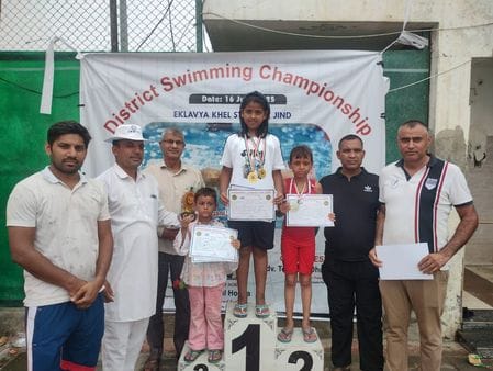 16जेएनडी17-जिला स्तरीय तैराकी प्रतियोगिता में भाग लेते हुए खिलाड़ी। स्रोत स्वयं 16जेएनडी17-जिला स्तरीय तैराकी प्रतियोगिता में भाग लेते हुए खिलाड़ी। स्रोत स्वयं
