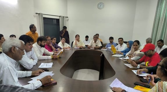 17सीटीके22 : गांधी कैंप निवासी बुजुर्ग महिला कमलेश। स्रोत पाठक