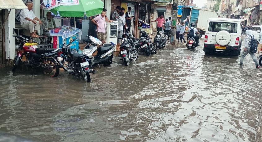 फोटो संख्या:-57 सब्जी मंडी रोड जल भराव के बाद कर दृश्य---संवाद फोटो संख्या:-57 सब्जी मंडी रोड जल भराव के बाद कर दृश्य---संवाद