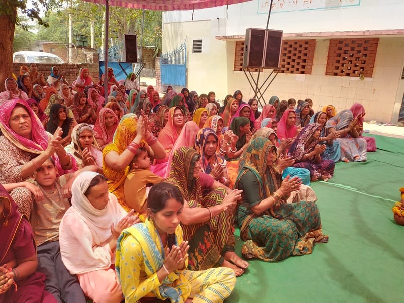 फोटो संख्या:-64 खेड़ी तलवाना में कथा के दौरान झांकी निकालते हुए बच्चे---संवाद फोटो संख्या:-64 खेड़ी तलवाना में कथा के दौरान झांकी निकालते हुए बच्चे---संवाद