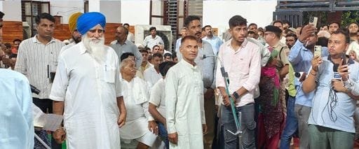 18जेएनडी04-बड़ौद गांव में आयोजित रात्रि ठहराव में पहुंचे अधिकारी। स्रोत प्रशासन 18जेएनडी04-बड़ौद गांव में आयोजित रात्रि ठहराव में पहुंचे अधिकारी। स्रोत प्रशासन