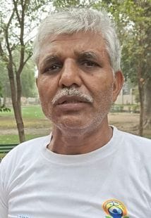 19सीटीके27...गऊकर्ण पार्क में योग करते साधक। संवाद