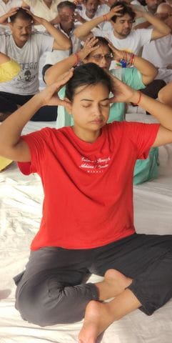 बलमिया बड़खर में योगाभ्यास कराते योग शिक्षक डा. सुभाष चंद्र गुप्ता। स्रोत : आयोजक बलमिया बड़खर में योगाभ्यास कराते योग शिक्षक डा. सुभाष चंद्र गुप्ता। स्रोत : आयोजक