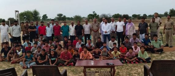 फोटो संख्या:61- सतनाली के गांव ढ़ाणा में दौड़ प्रतियोगिता में हिस्सा लेते बच्चें--स्रोत- पुलिस