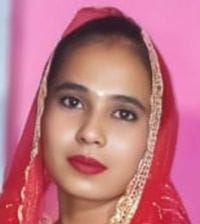 मुजरिया गांव में विवाहिता की मौत के बाद गमगीन बैठे परिजन। संवाद मुजरिया गांव में विवाहिता की मौत के बाद गमगीन बैठे परिजन। संवाद