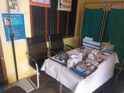 पीएचसी पुराना अस्पताल से चिकित्सक नदारत। संवाद पीएचसी पुराना अस्पताल से चिकित्सक नदारत। संवाद