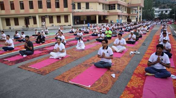 रामबन जिला के सभी छेत्रों में 11 वां अंतरराष्ट्रीय योग दिवस उत्साह और व्यापक जन भागीदारी के साथ रामबन जिला के सभी छेत्रों में 11 वां अंतरराष्ट्रीय योग दिवस उत्साह और व्यापक जन भागीदारी के साथ