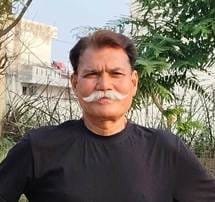 अंबाला छावनी में सनातन धर्म स्कूल के पास गंदगी के पास खड़े बेसहारा गोवंश। संवाद अंबाला छावनी में सनातन धर्म स्कूल के पास गंदगी के पास खड़े बेसहारा गोवंश। संवाद